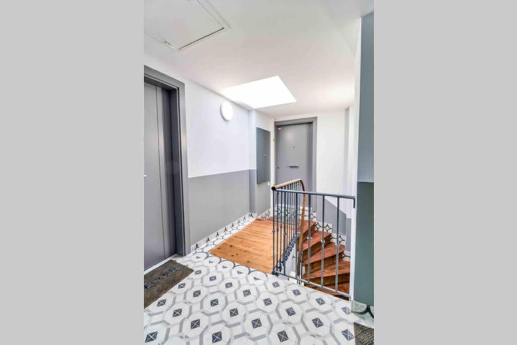 New Design Studio Walking To The Beach And Shops Apartment วีลล์ฟรองซ์-ซูร์-แมร์ ภายนอก รูปภาพ